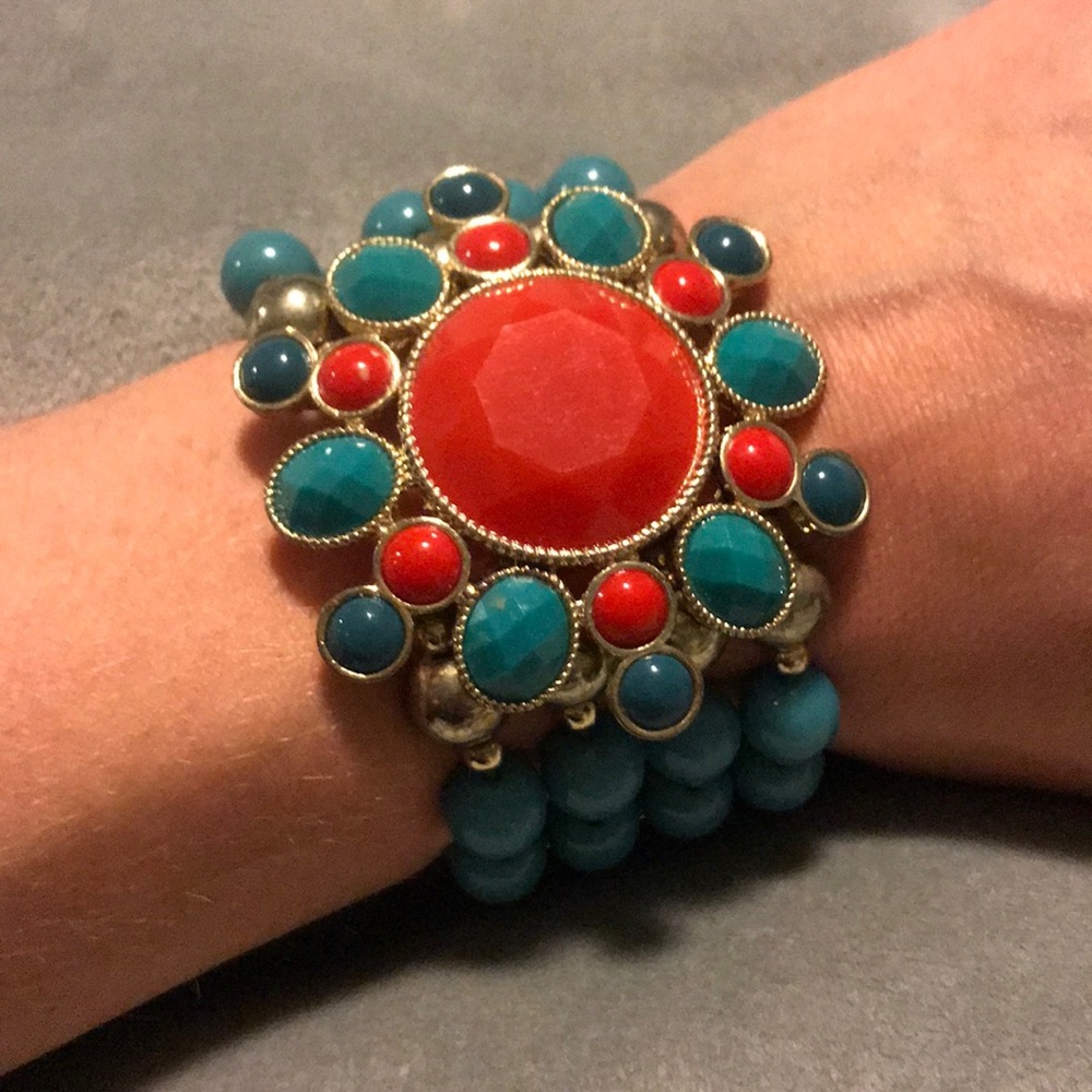Elastic turquoise and coral beaded bracelet